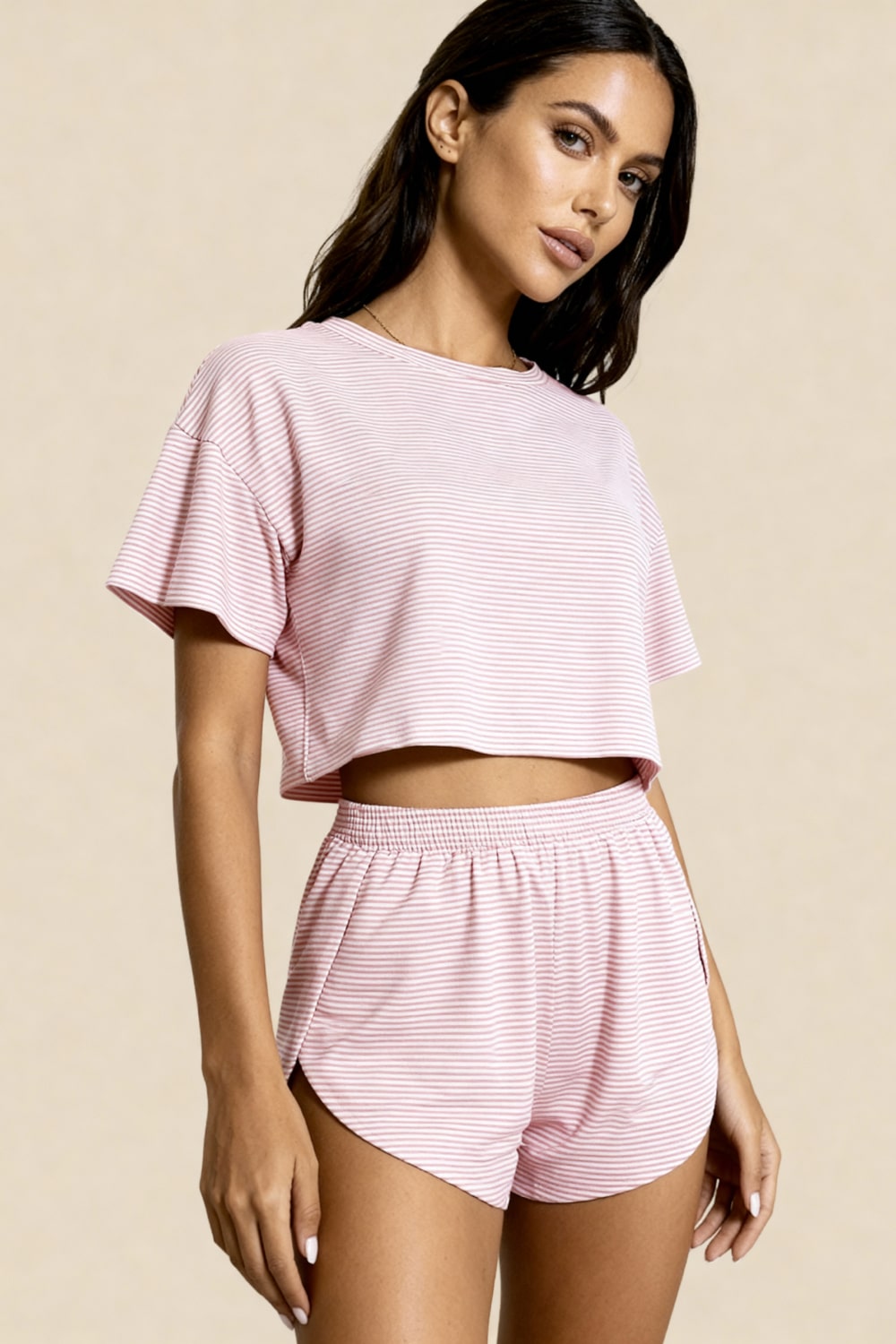 Carmen Rose rövidnadrág szettel, sliccel és crop toppal – 4. kép